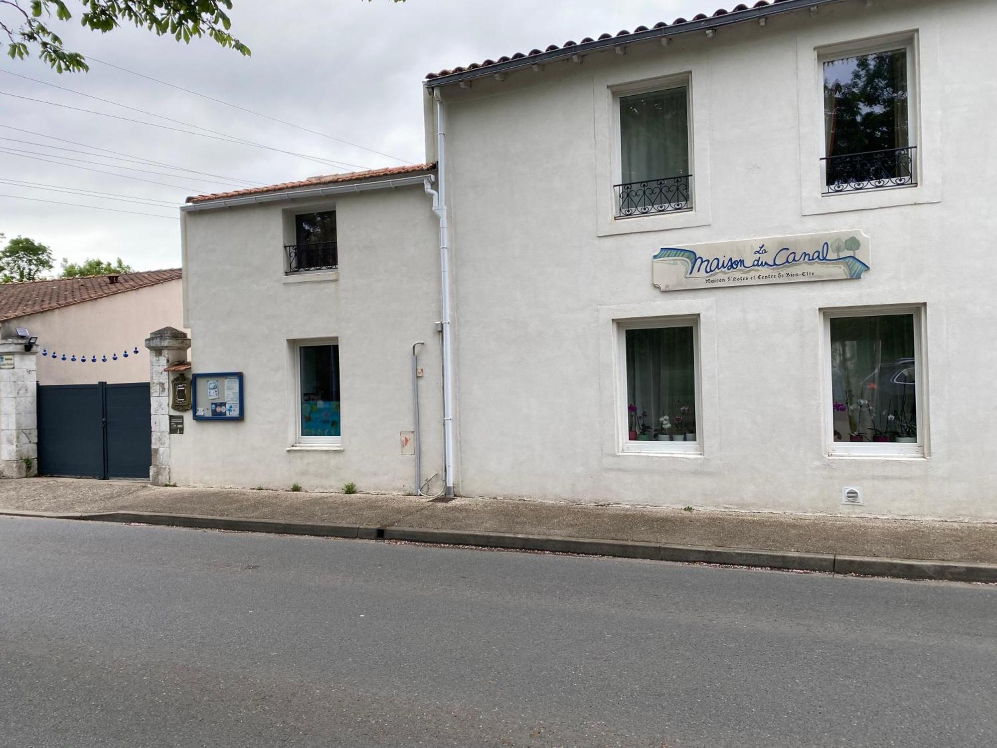 La Maison Du Canal De Rompsay - 5 Min De La Rochelle Bed & Breakfast Perigny  Bagian luar foto